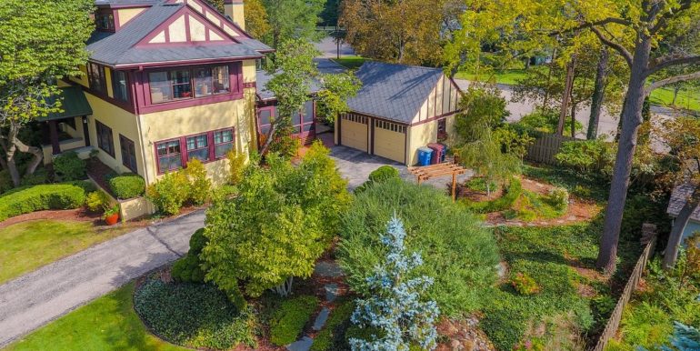 1043 Ferdon Rd-003