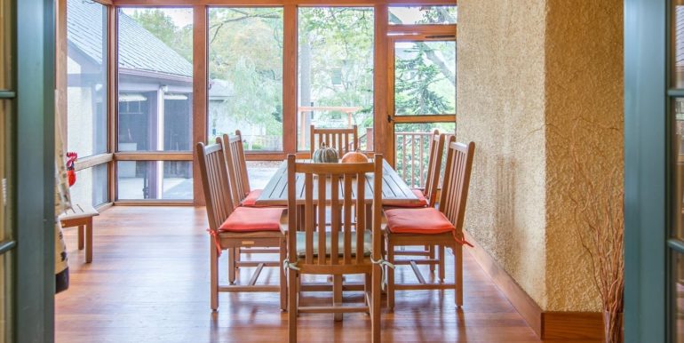 1043 Ferdon Rd-019