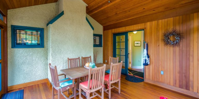1043 Ferdon Rd-021