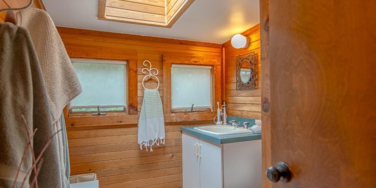 1043 Ferdon Rd-028
