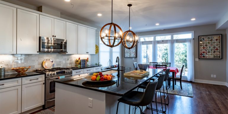 548Nmain_14 Kitchen to Deck