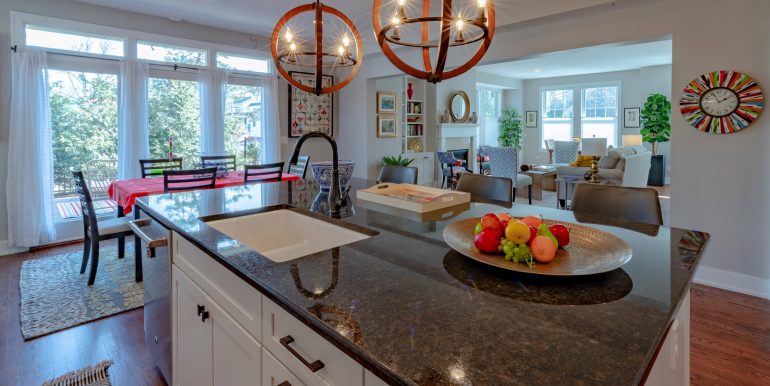 548Nmain_15 Kitchen to LR