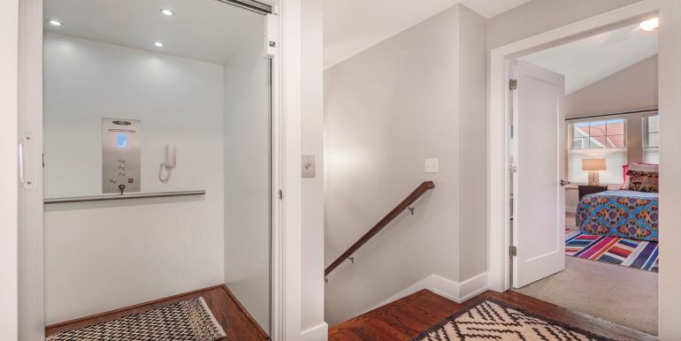 548Nmain_23 Upstairs Landing