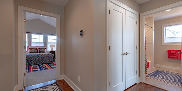 548Nmain_33 Upstairs Hall