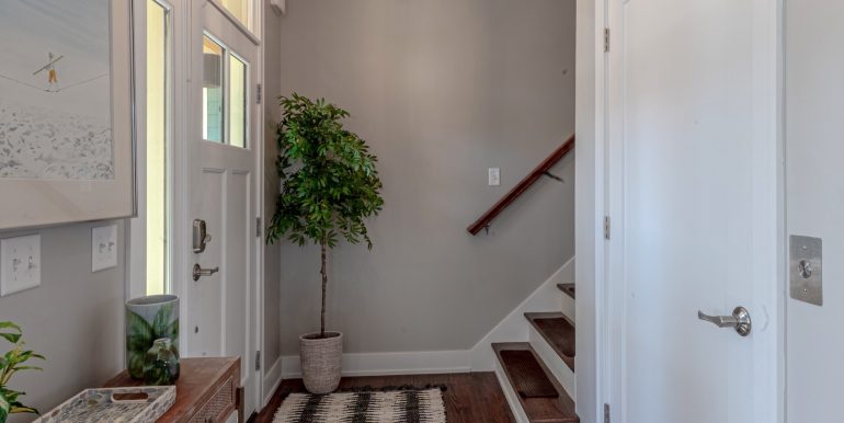 548Nmain_8 Front Entry