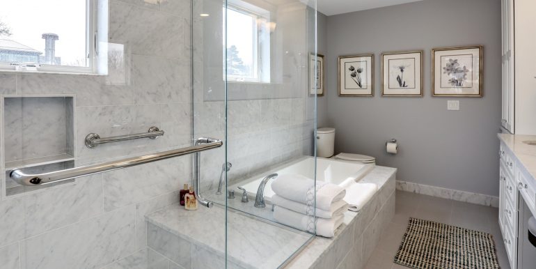22 Master Bath