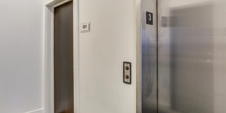 8 Unit Entry